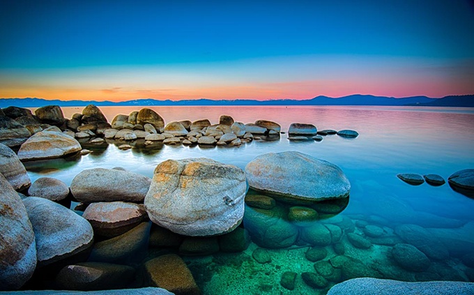 海边的岩石唯美风景图片