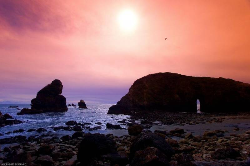 令人窒息的山脉海景风光壁纸