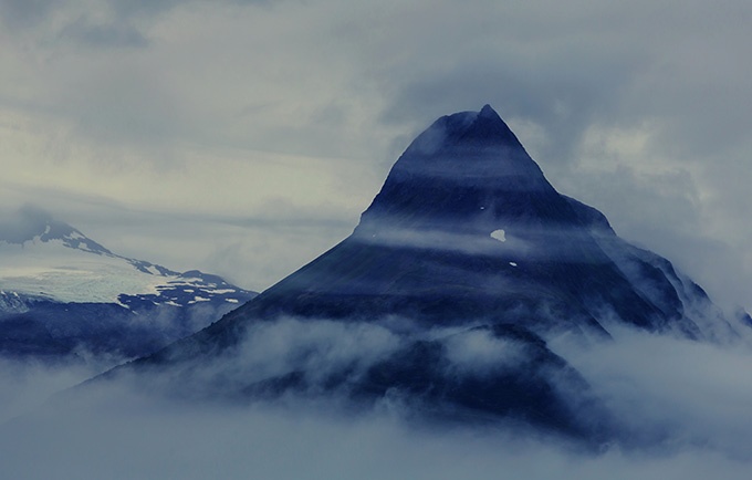 山峰云雾缭绕风景图片欣赏