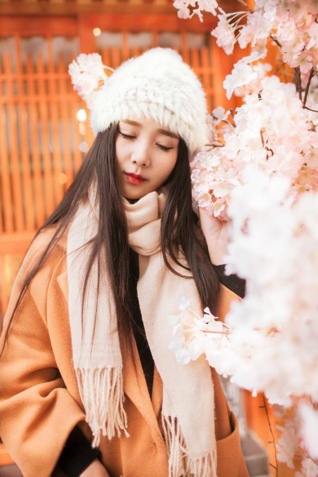 韩国大眼美女人体模特樱花树写真