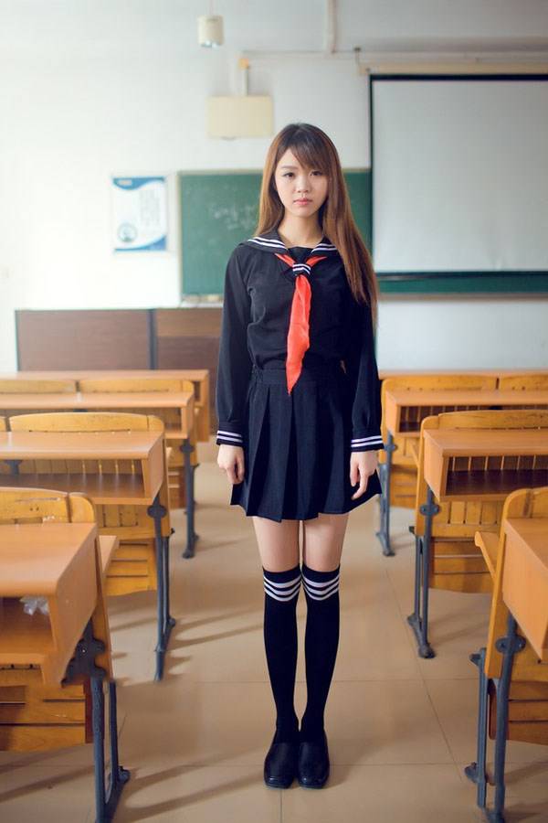 台湾女学生制服诱惑人体艺术写真