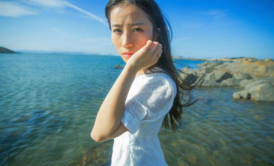 可爱台湾萌妹海边纯净人体写真