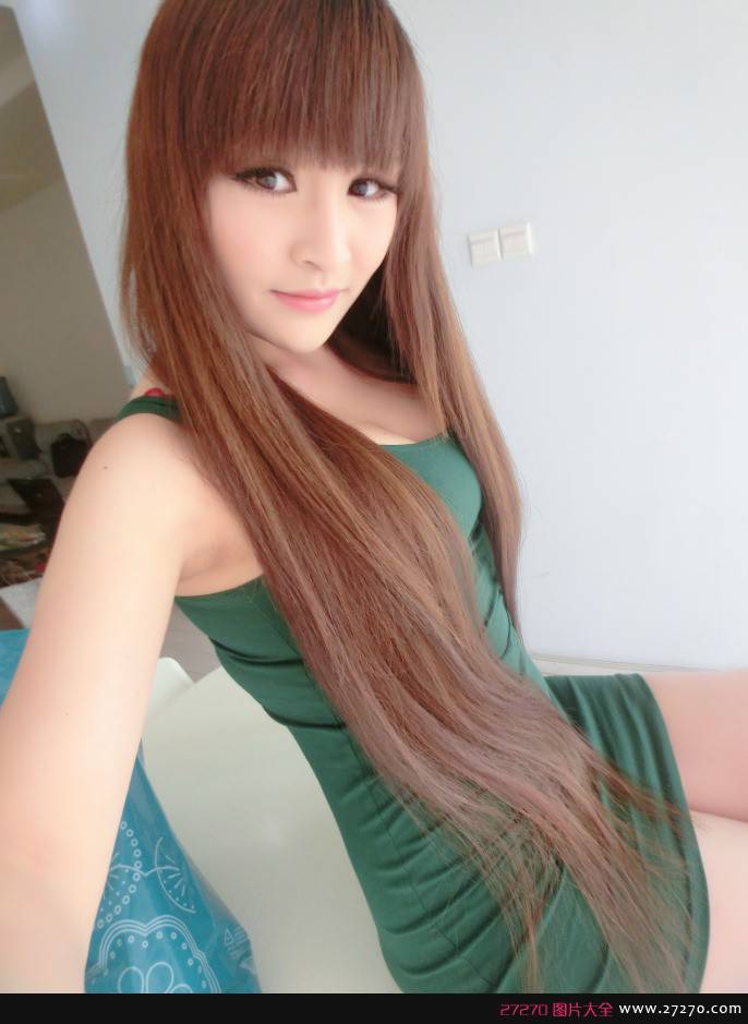 美女小妞苏夏臭美自拍写真