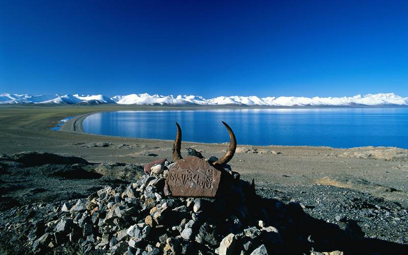 中国山水汹涌瀑布风景图片