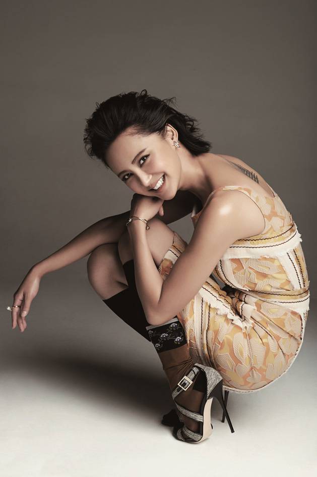 张歆艺甜美笑容率性写真全集