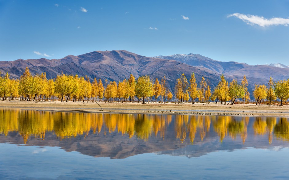 西藏山水湖泊倒影风景图片