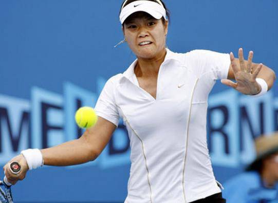 网球运动员李娜疑似怀孕 宽松连衣裙遮不住肚子