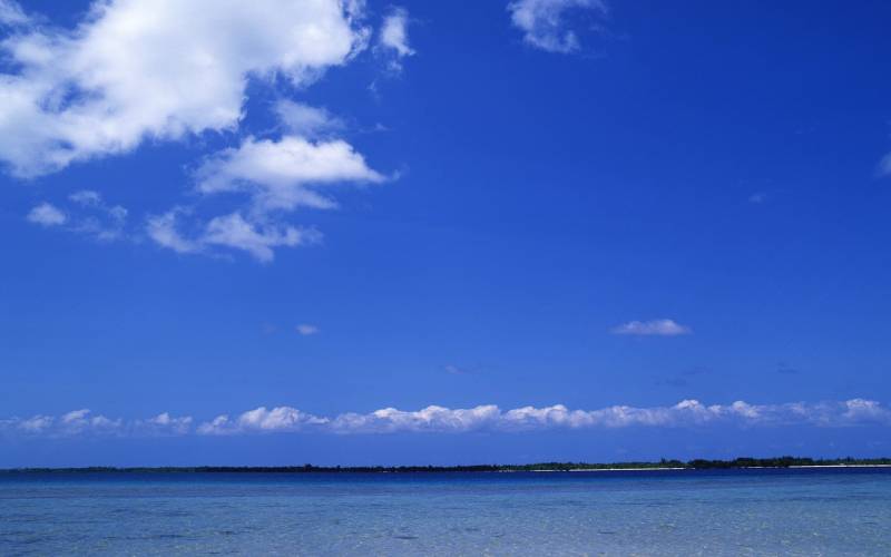 蔚蓝天空海水水天相接美景