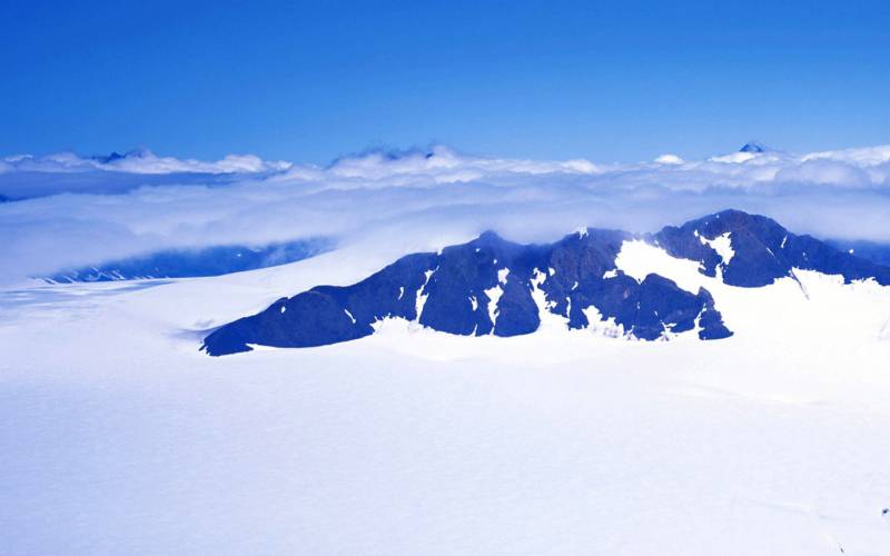 白茫茫的雪山唯美风景图片