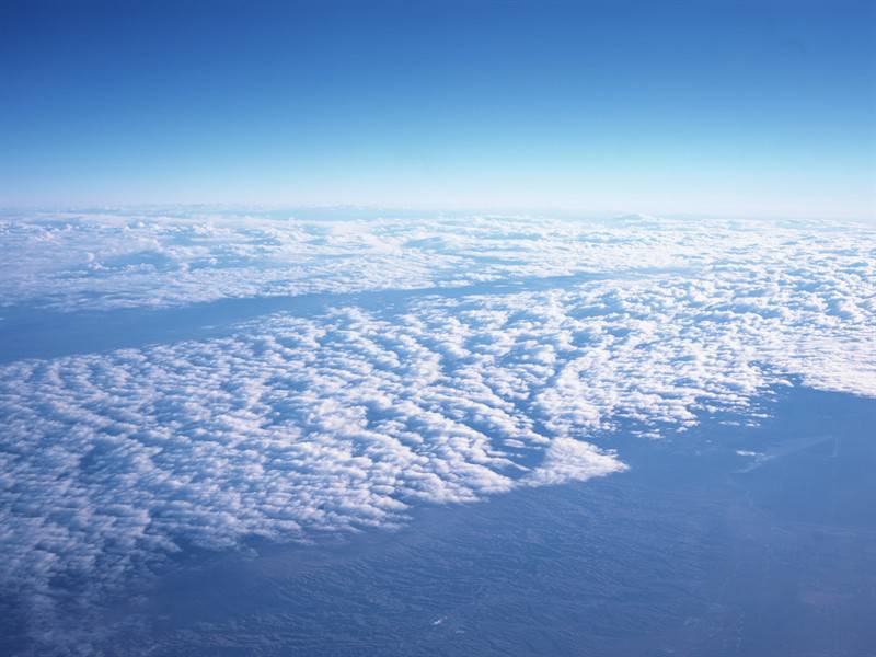 蓝天白云高空美景欣赏