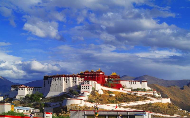 西藏布达拉宫唯美梦幻风景壁纸