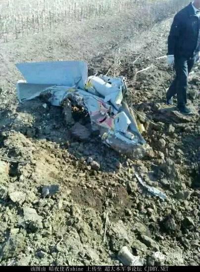 中国空军一架战机在沧州坠毁 飞行员成功逃生