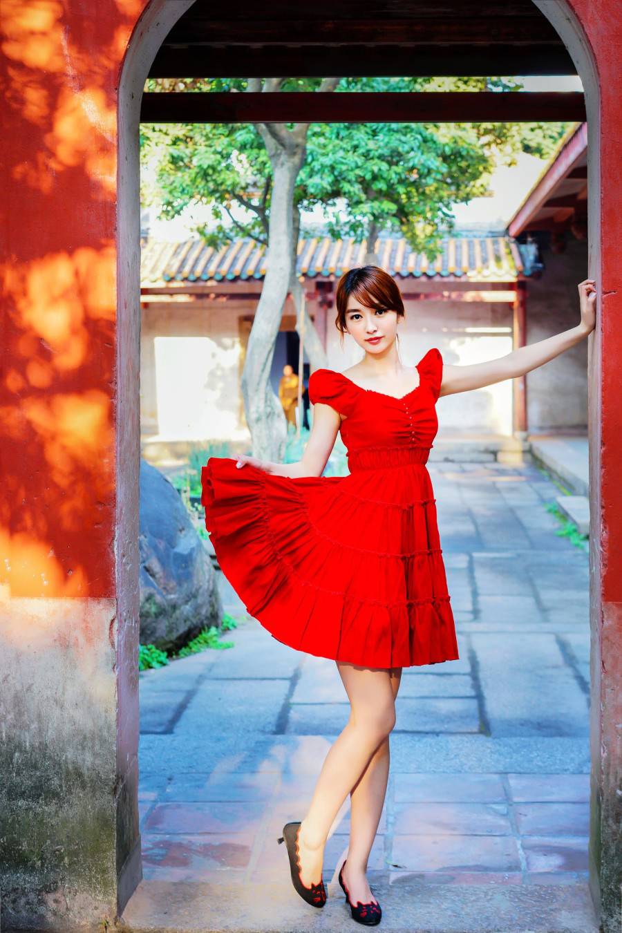 美女旗袍红裙贺新年