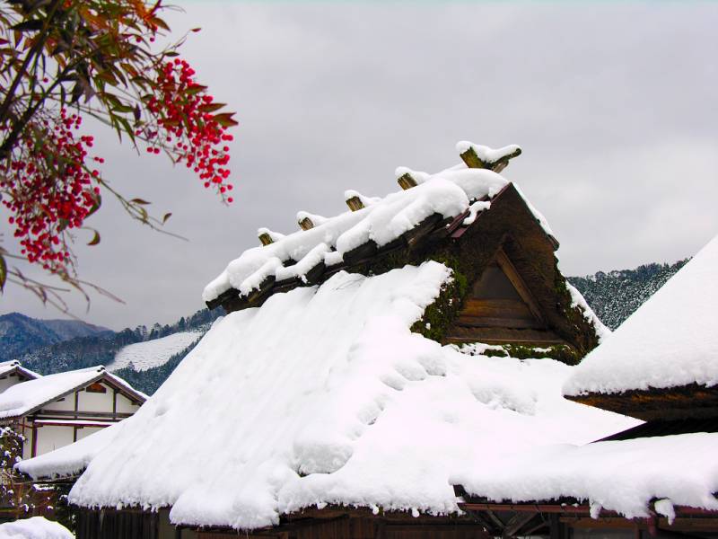 雪山梦幻小屋高清风景壁纸