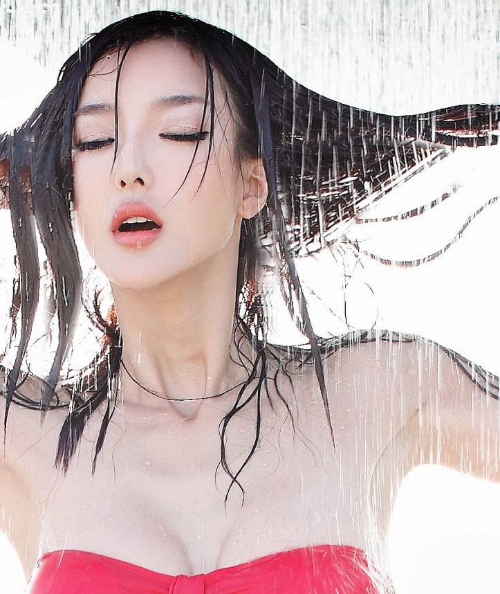 美女模特李颖芝性感湿身写真