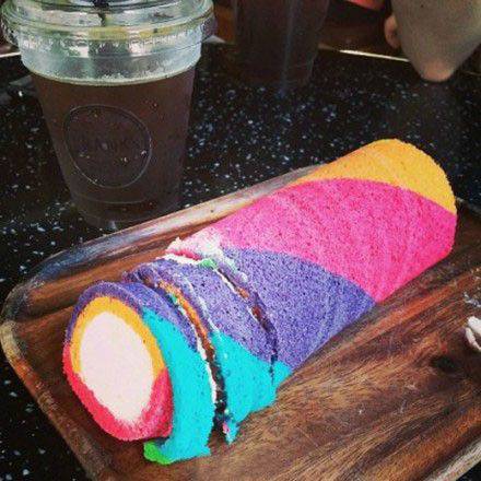 彩虹蛋糕卷图片美味诱惑