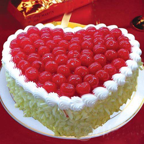 送情人的水果心型蛋糕图片