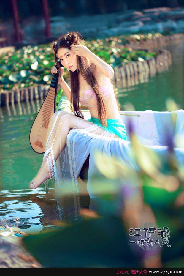 靓丽明星江伊涵迷人写真