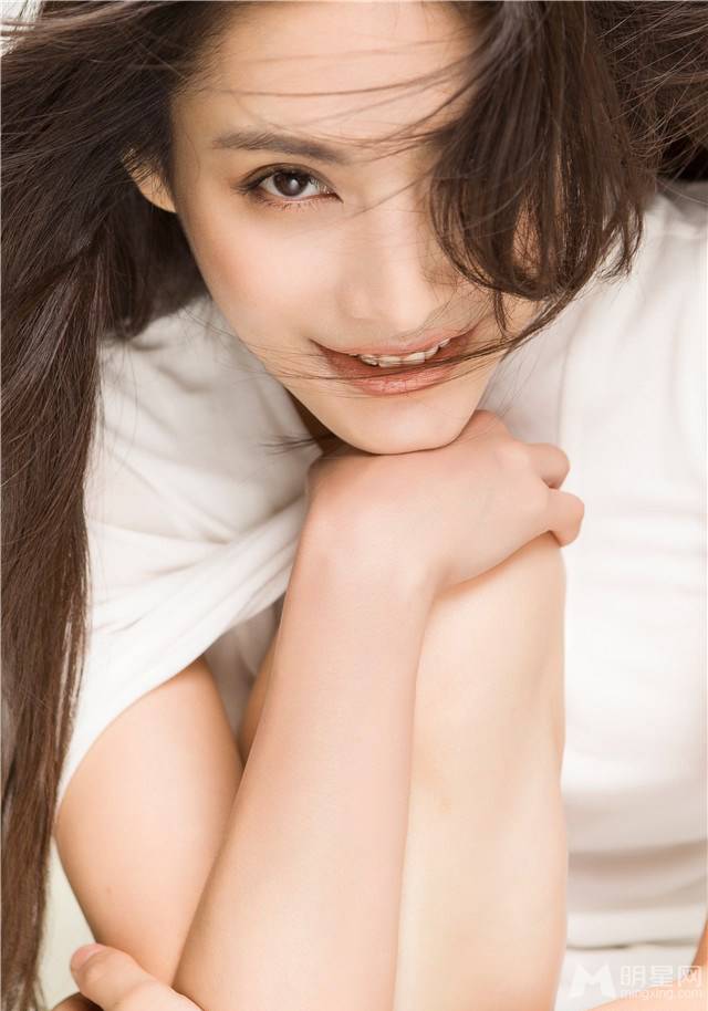 气质美女樊昱君撩人湿身写真