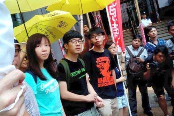 香港违法“占中”组织者黄之锋、罗冠聪今日受审