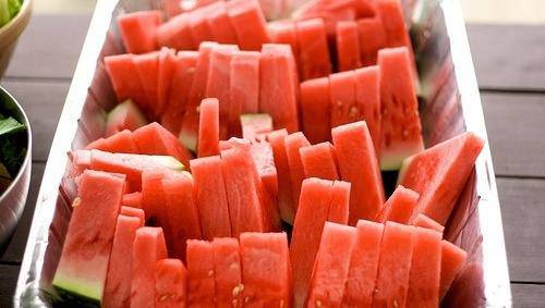 新鲜红嫩的夏日清凉西瓜冰唯美图片