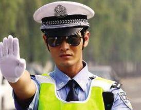 潍坊女子看上交警 官方：已婚 换个路口再看看