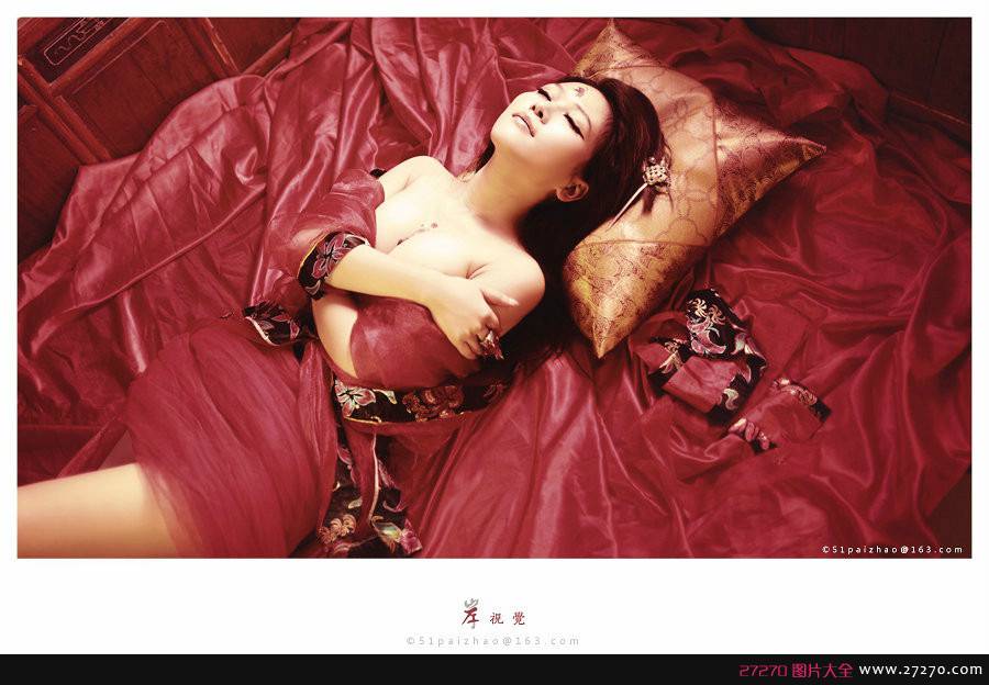 美女模特张优上演古代才女闺房私密生活