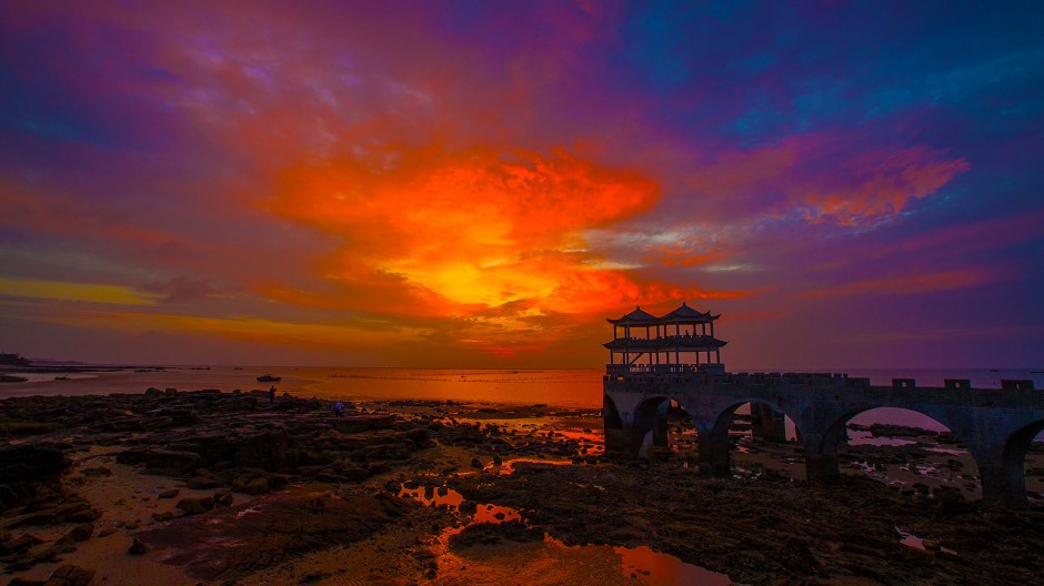 浪漫旖旎的防城港海边夕阳黄昏风景图片