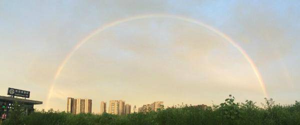 北京雨后现彩虹晚霞 市民齐秀美景(2)