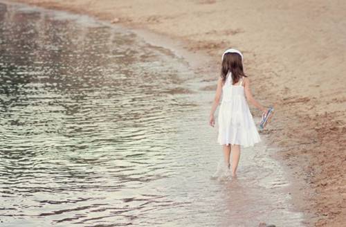 天真活泼小萝莉户外小清新拍摄