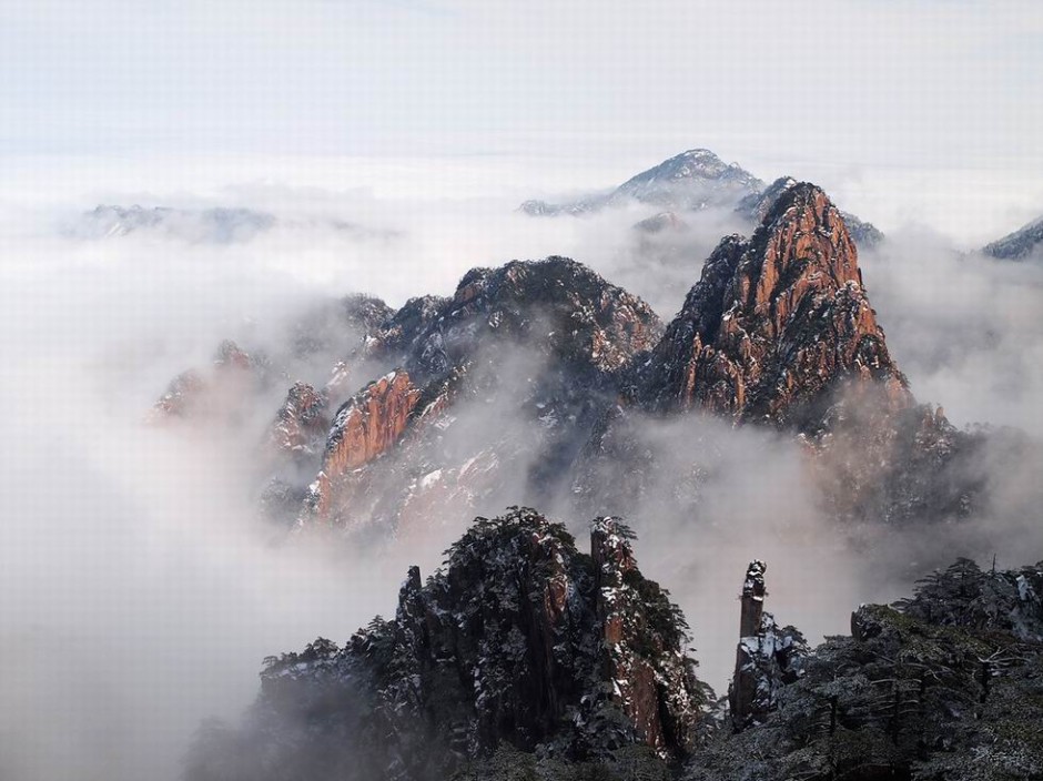 冬季雪盖黄山美景