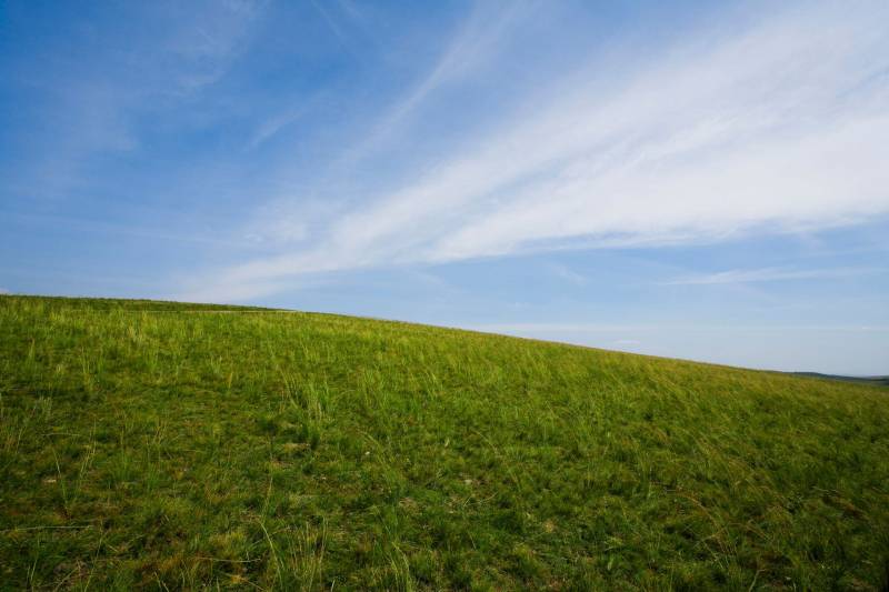 草原上的蓝天白云高清晰图片