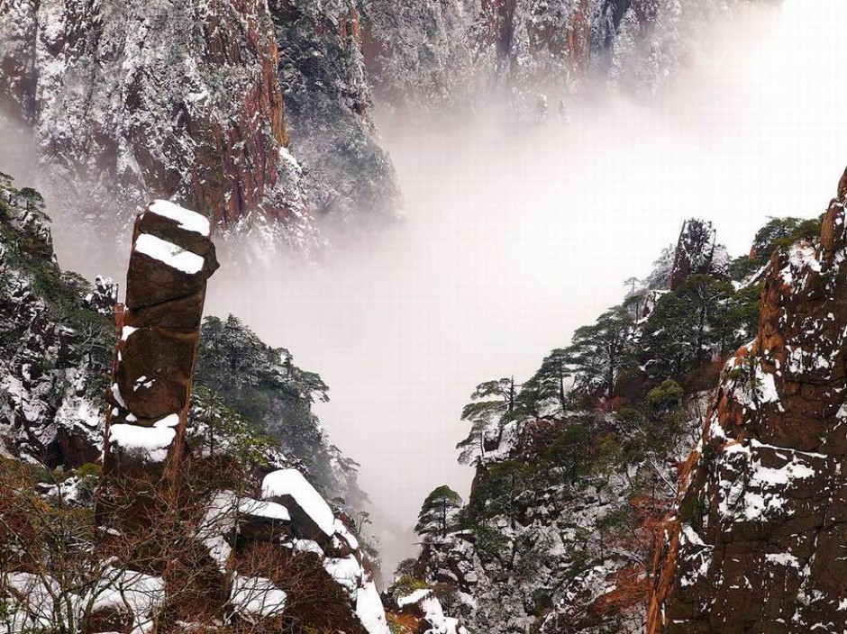 冬季雪盖黄山美景