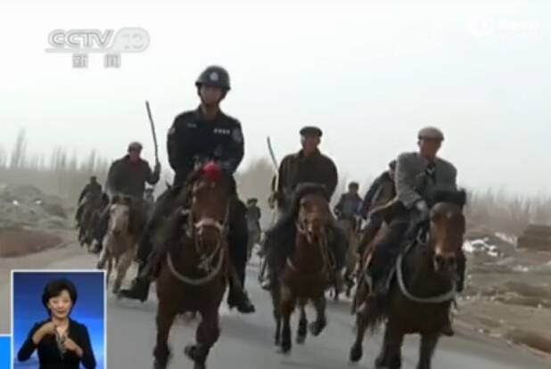 新疆发动上万警民搜捕暴恐分子
