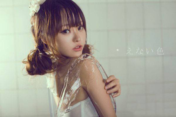 日本大眼美女sexy妹子浴缸演绎人体艺术诱惑
