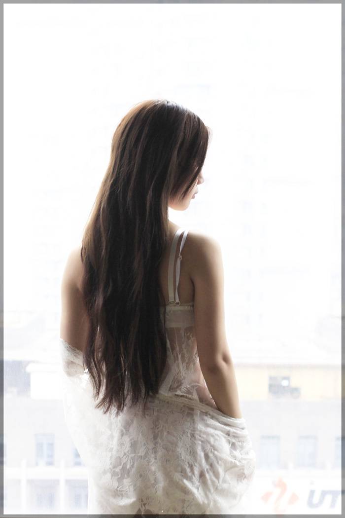 白纱美女临窗私房写真