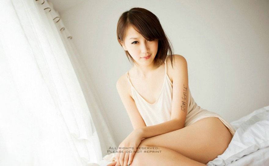 90后性感嫩模的私房极品照片