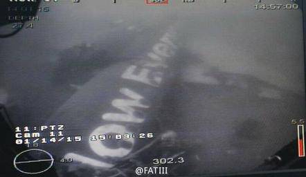 亚航失事机体照片曝光 大多数遗体或在机舱内