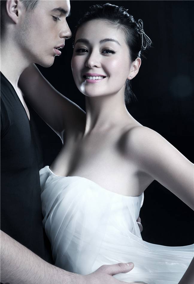 明星美女戴娇倩展现婀娜舞姿