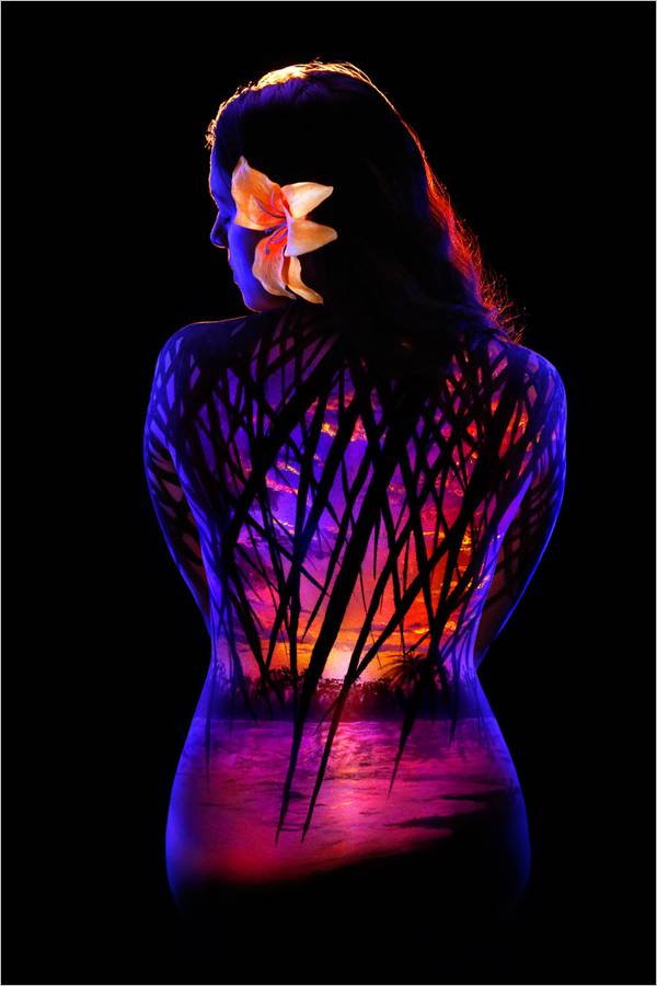 黑光里的美女性感人体艺术写真