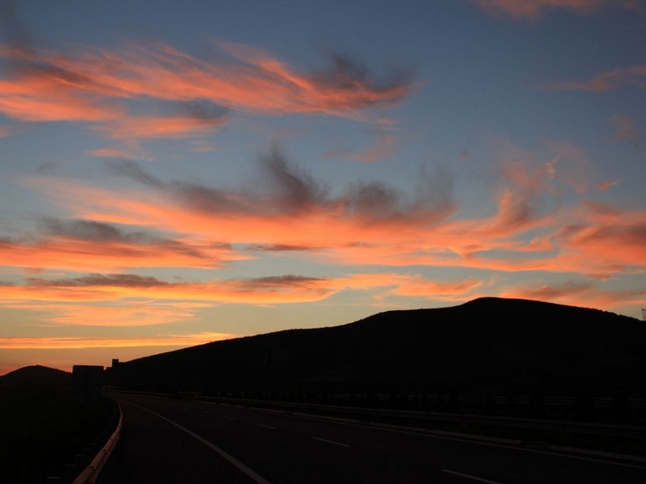 高速公路上的暮色
