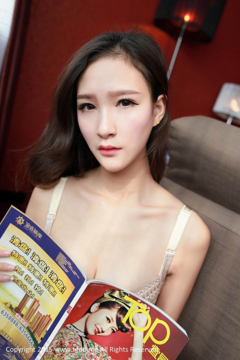 晓彤灰色内衣私房秀身姿