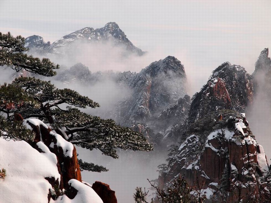 冬季雪盖黄山美景