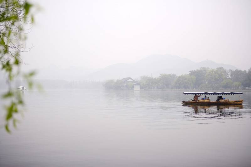 水乡之称苏州湖畔杨柳风景图片