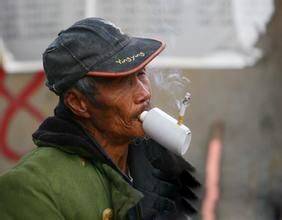 史上最绝撑伞大哥搞笑图片