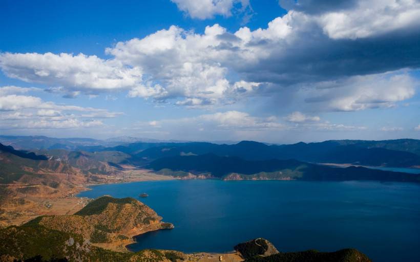 泸沽湖高山湖泊风景摄影图片