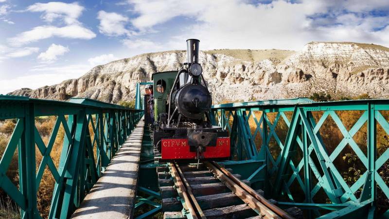 时尚最唯美的8条火车道自然美景不断