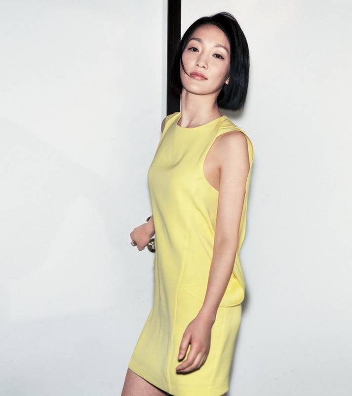 周迅超自然裸妆清新写真