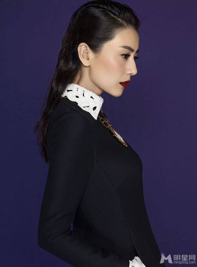 高圆圆性感裸背长裙大秀完美身姿