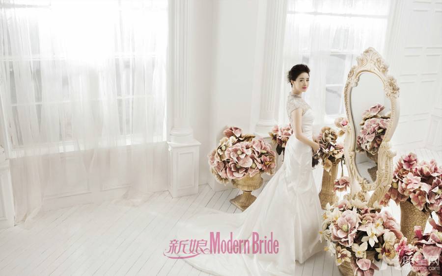 蒋欣身披纯白个性婚纱登杂志封面